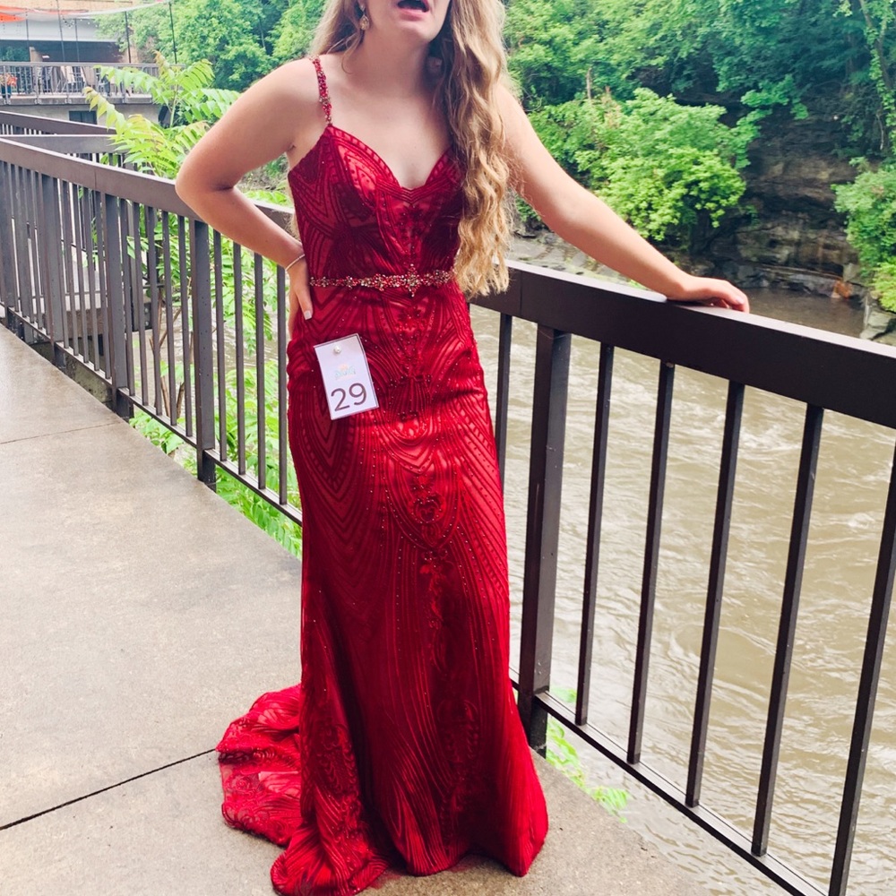 Ellie Wilde Size 10 (6-10) Red Prom Dress